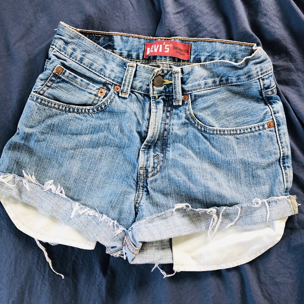 Levi’s vintage high waisted shorts — Size 26